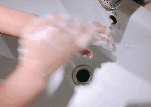 皮肤清洁出黑色的东西,皮肤挤出白色膏状很臭怎么办