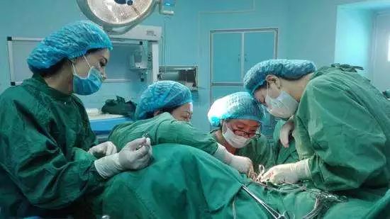 男子暴瘦50斤腹痛7年,把癌细胞饿死