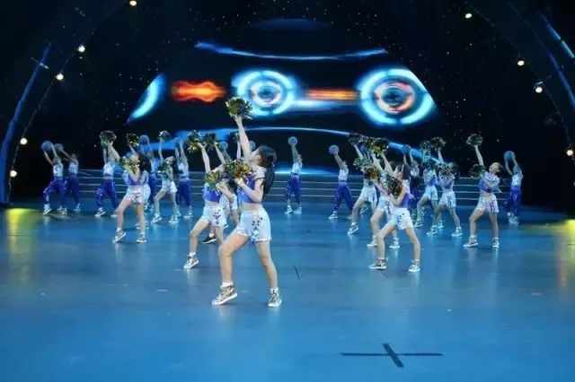 明星车手见面会、舞台表演、现场福利,车迷日最强攻略在这里!