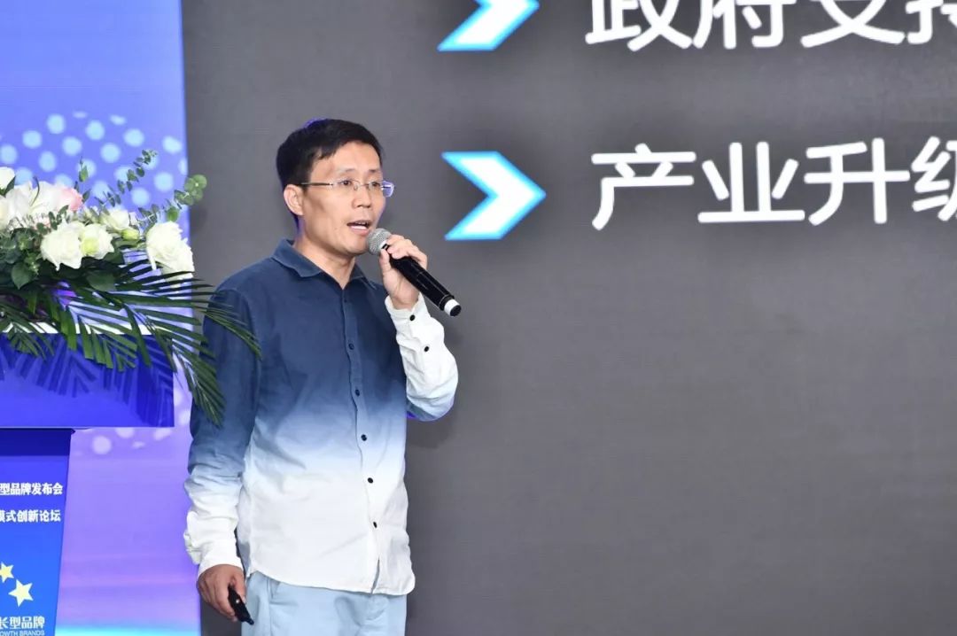 现场|86个品牌18个渠道运营商入选！2019年度中国服装成长型品牌发布会暨中国服装品牌营销模式创新论坛举行