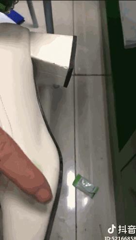 风油精滴在鞋子上的印记怎么除去,小妙招风油精除鞋臭