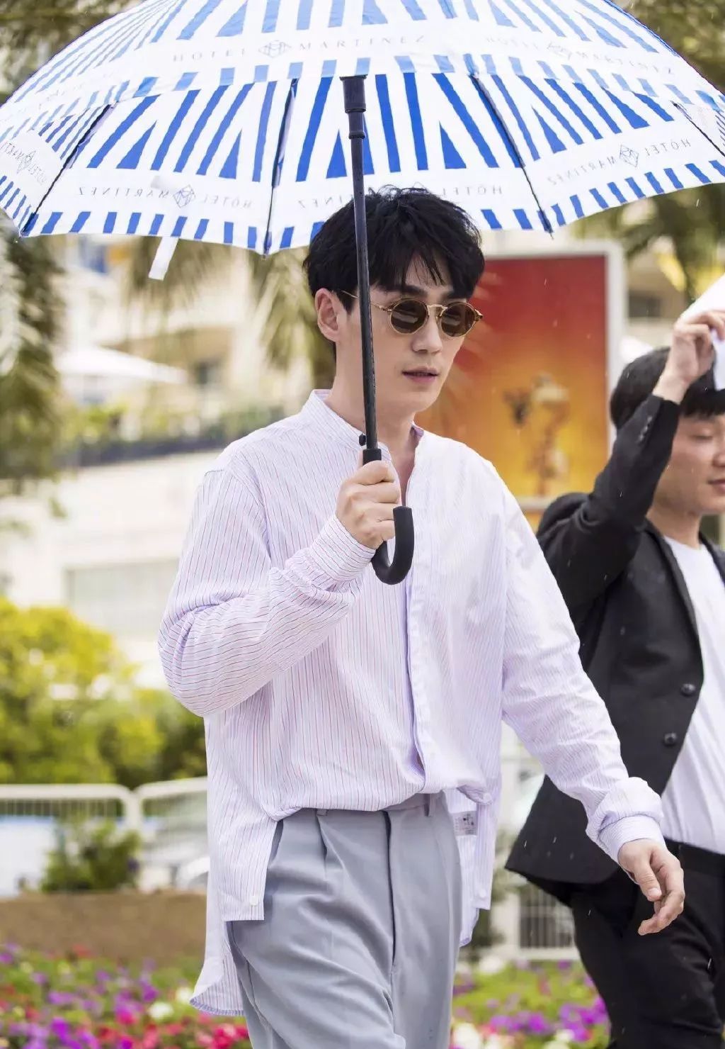 戛纳朱一龙入选作品,戛纳朱一龙白西装