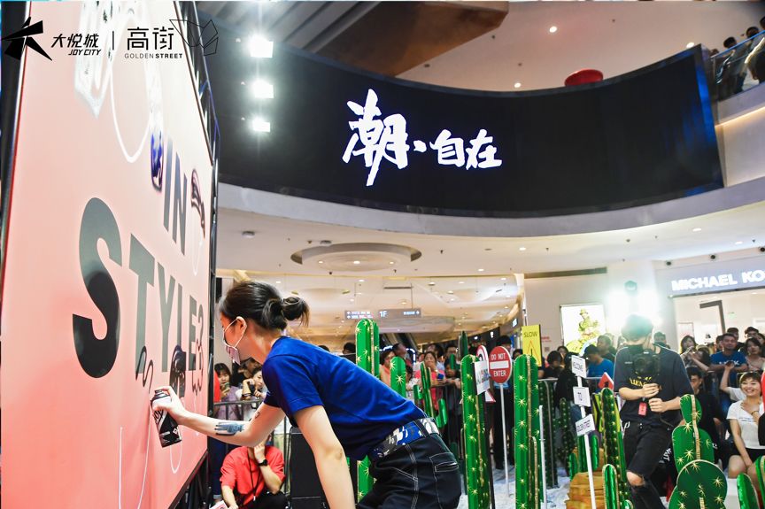 一波广告牌引爆天津，高街硬核登场玩转神级营销