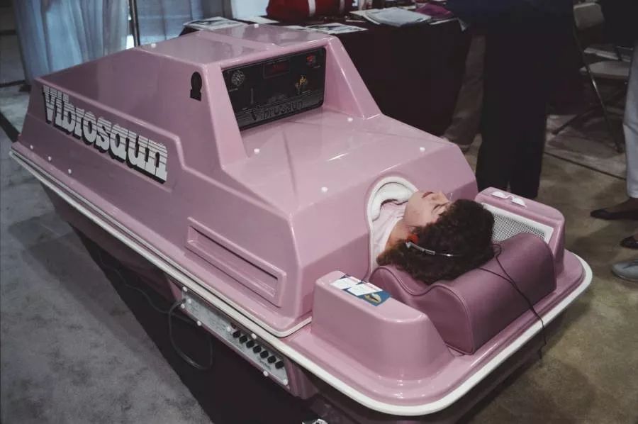 怪异的美容店,哪都不对劲