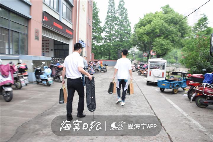 意外收到小朋友的礼物,小朋友收到神秘礼物