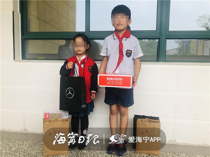 意外收到小朋友的礼物,小朋友收到神秘礼物