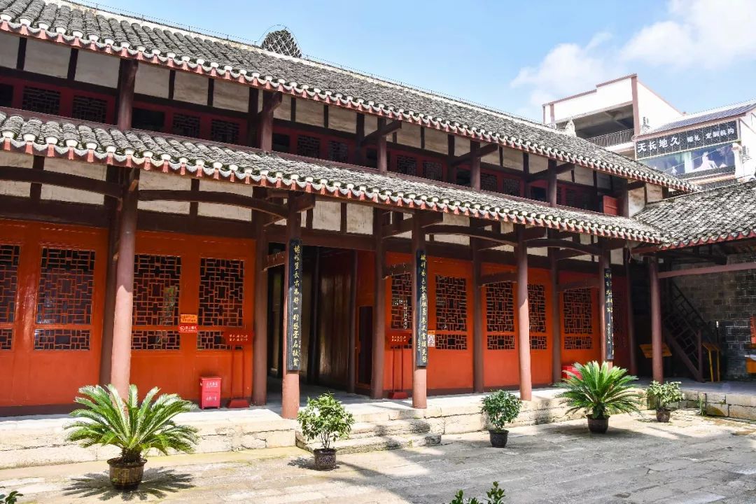 周末陪家人游大自然,周末陪家人到郊外游玩