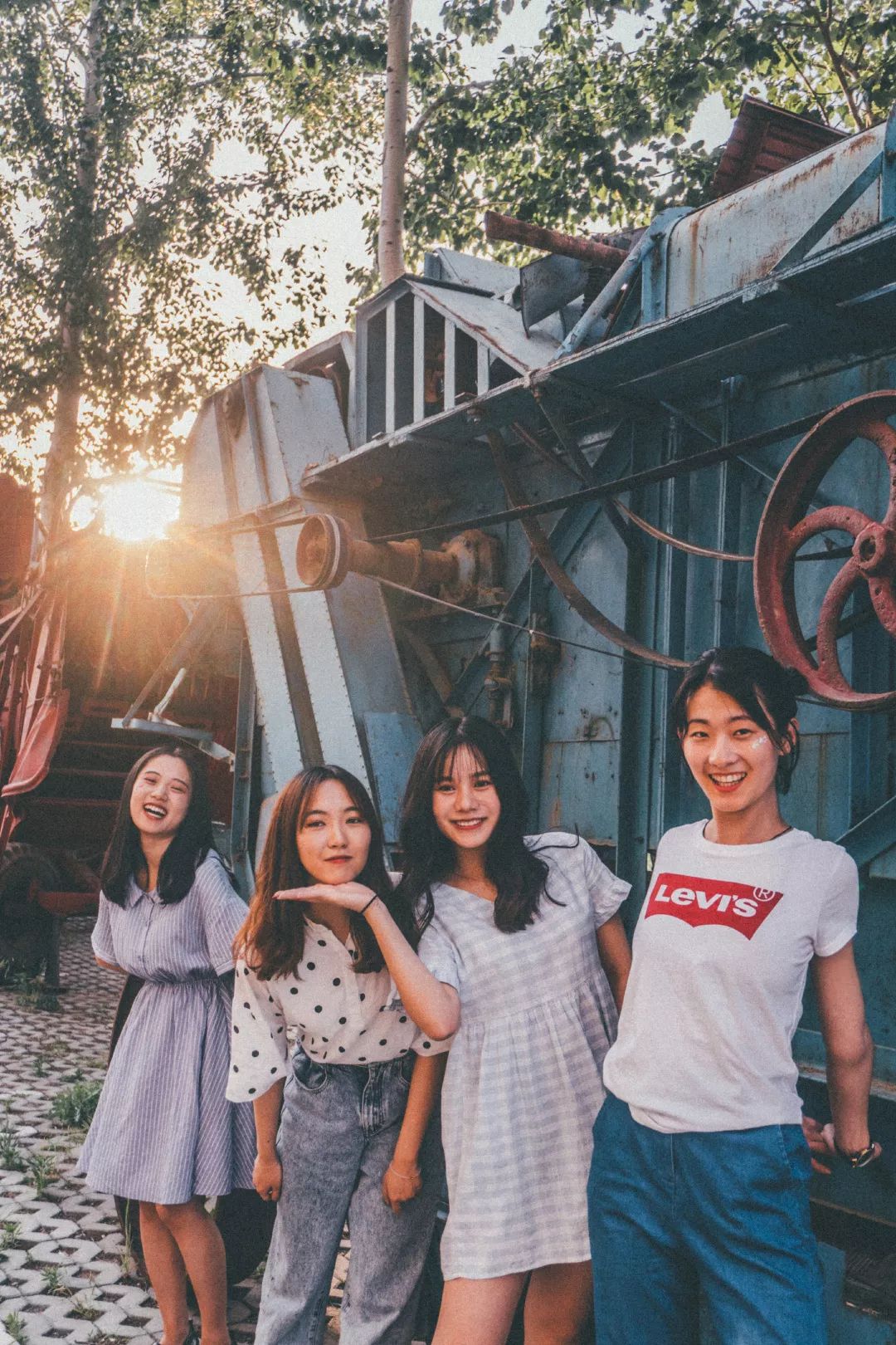 毕业打卡拍照,毕业拍写真照哪家好