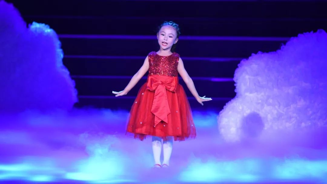 高清大图：“蓝天娃”精彩演绎《同在蓝天下》，向全国小朋友献礼