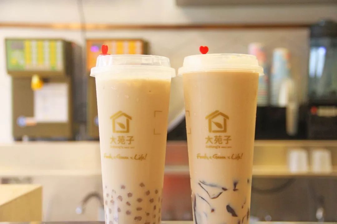 夏季饮品活动全场买二送一,六一奶茶活动免费喝