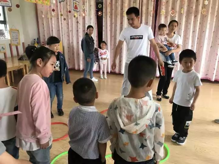 因爱相聚为爱同行视频,因爱相聚携手同行