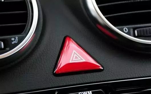 儿童遗忘校车死亡案例,4岁儿童被遗忘校车发生意外