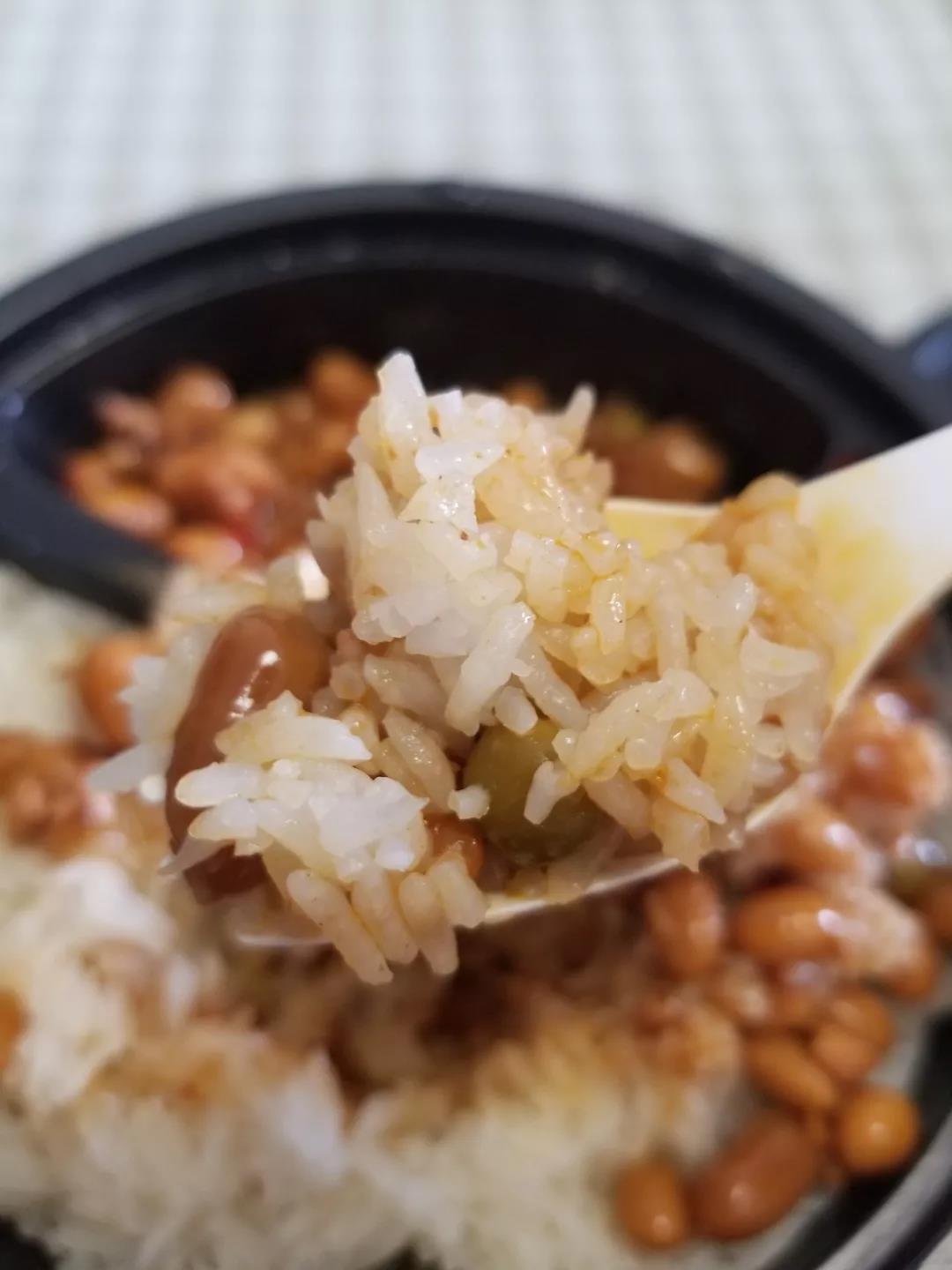 唯食评测｜是出游神器还是鸡肋？唯食君试吃一款自热米饭，这！这个味道