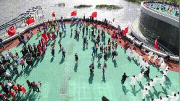 燃爆全场中国女足,唐山人为中国女足加油快闪