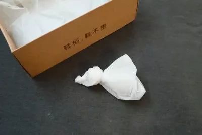 买了20年鞋，才知道鞋盒里的白布这么重要，以前太浪费了
