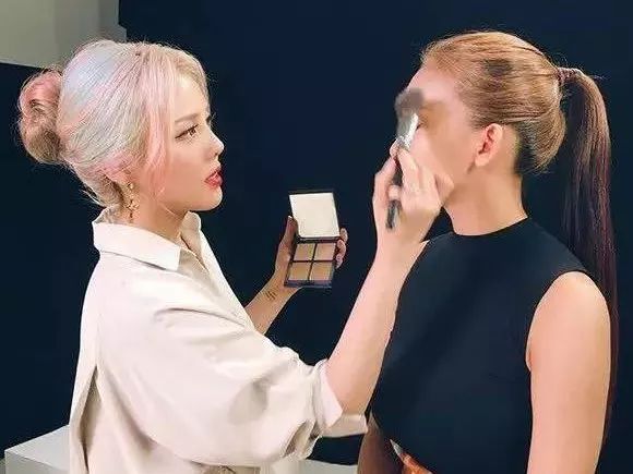 价值一百万的魔术,一双会变魔术的手