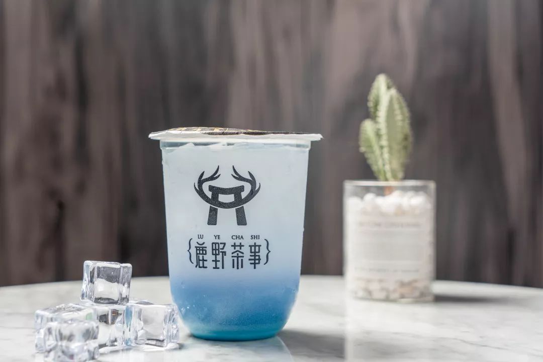 喝下一杯“星空”!探秘出片率200%的奶茶店,引众人打卡的秘密竟然是...