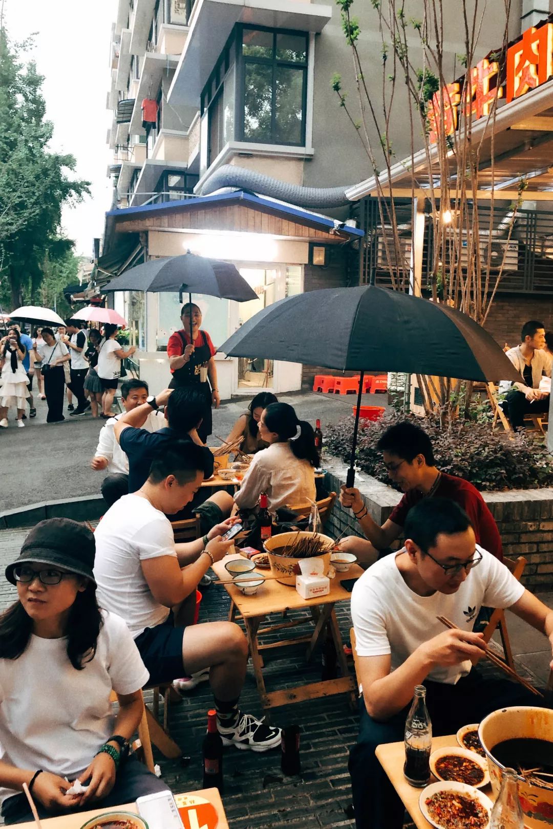 雨女有瓜|我去成都LV展出差的24小时吃成了真实的猪