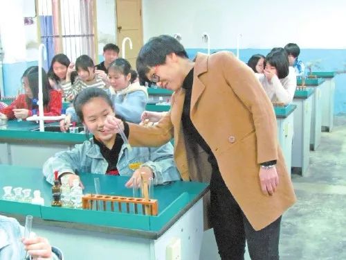 最美乡村教师评选结果,中央电视台2018最美教师事迹