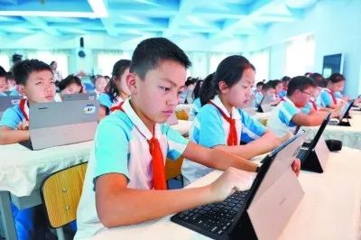 英特尔收购网络芯片公司,英特尔公司收购芯片