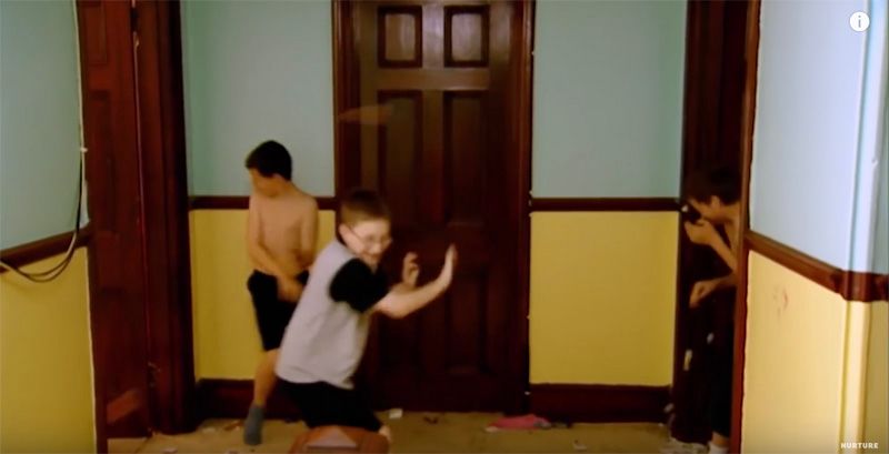 没有大人只有孩子一起住,没大人管的小孩