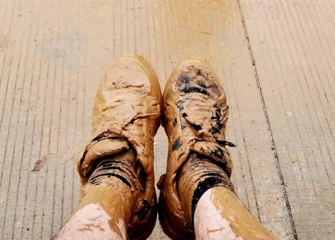 能不能不把脸拍进去，别让我妈知道是我的脚。