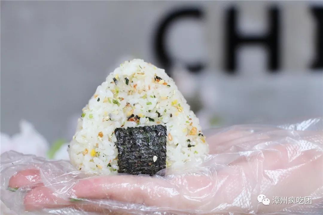 街上找不到一家餐馆开门,店里附近的人找不到