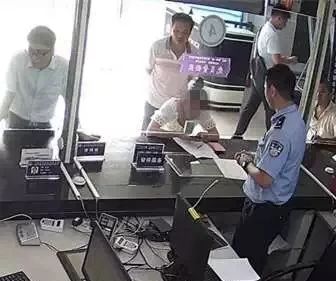 反诈有奖竞猜发放小礼品活动,反诈小课堂防骗小贴士