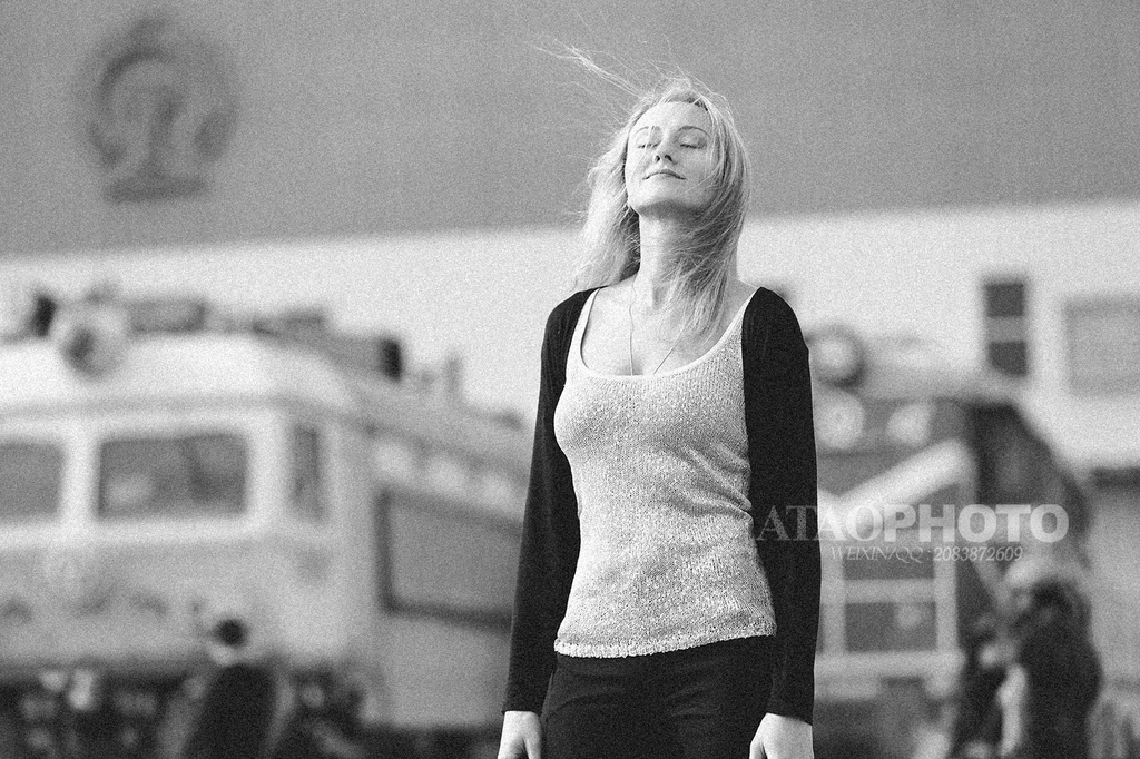 岁月如梭时光荏苒回头看皆是遗憾,时光荏苒岁月无情一切都在时光中