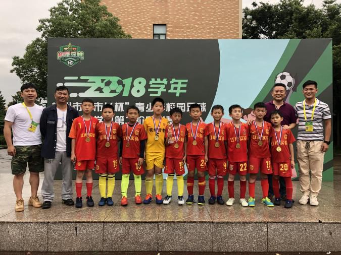 江南实验学校喜报,江南实验六年级第一届篮球赛