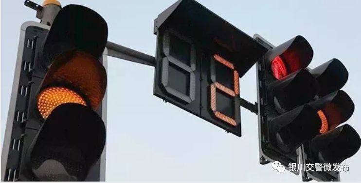 闯红灯如何学法免分,怎么样才算是闯红灯文字解答