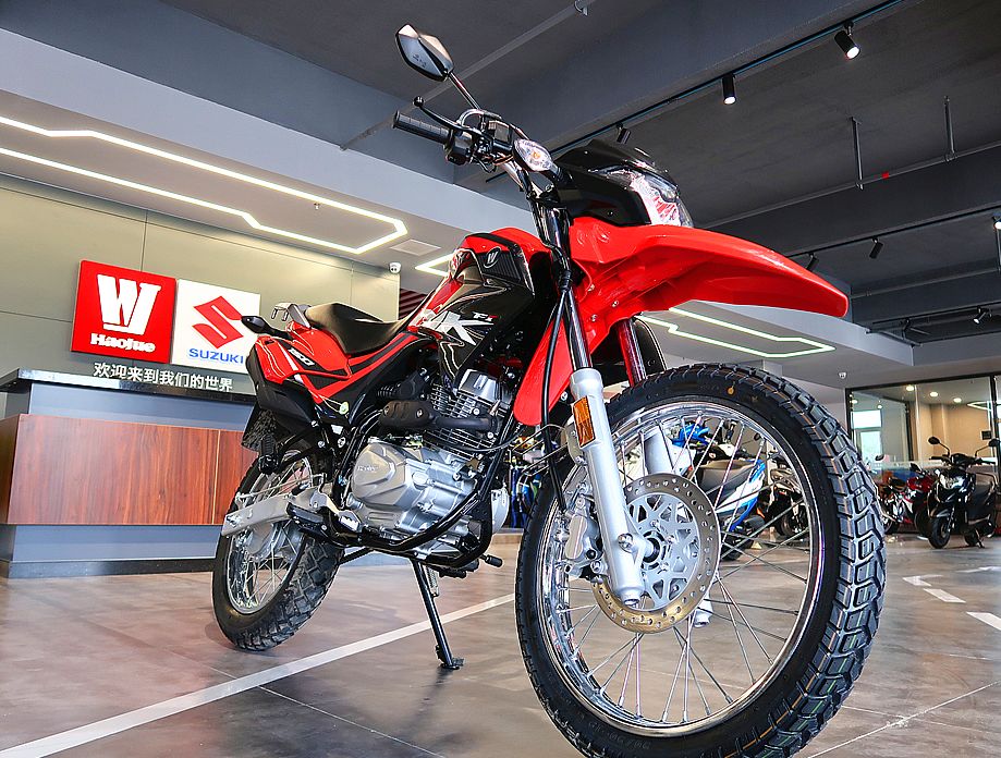 nk150豪爵对比阿普利亚terra150,到店新车视频