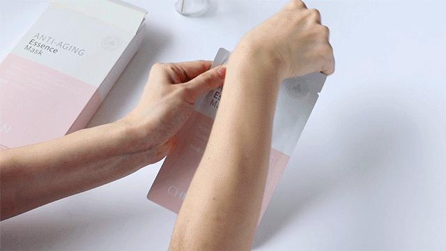 51岁“人间*物尤**”一夜爆红！看完她这张图，200w网友惊呼：我又恋爱了