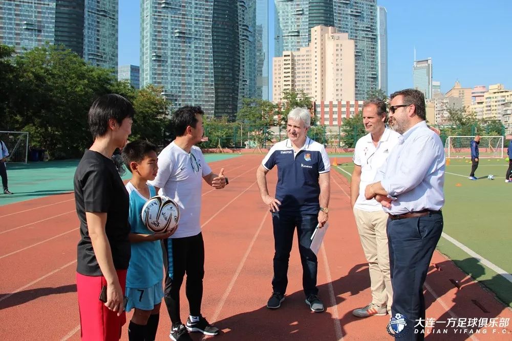 蓝队青训国青,中国青训与国外青训