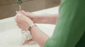 躺着都能洗衣服！国人变态黑科技，一泡，衣服自己就干净了