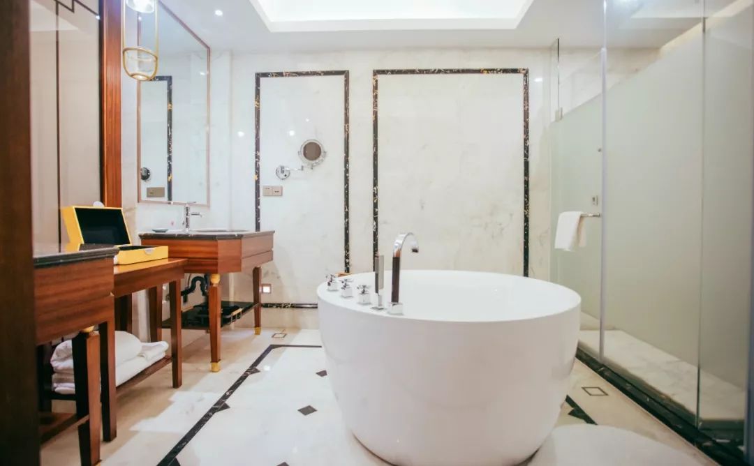 这座跟着周杰伦空降热搜的杨梅味小城,休渔期也能让你吃得满嘴鲜