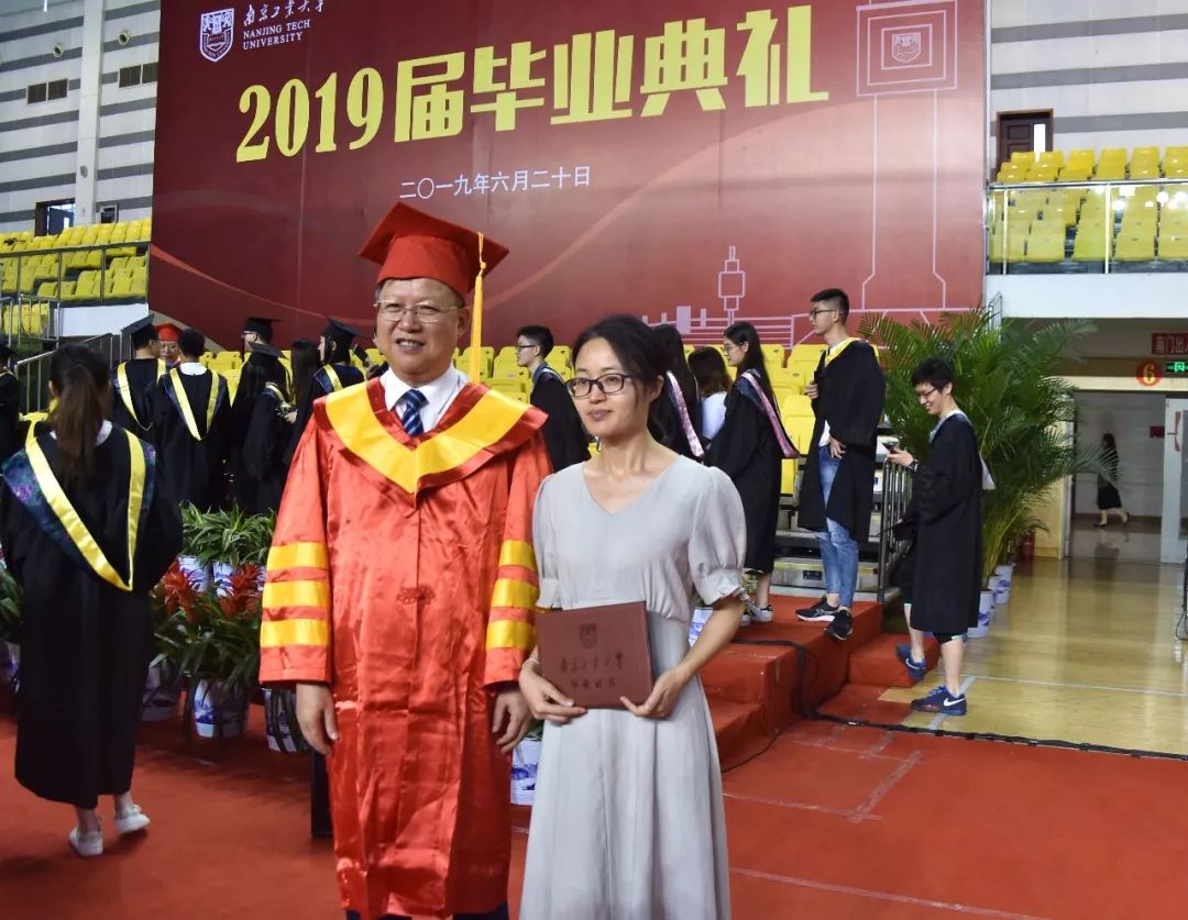 我们毕业了的感人事件,学生们毕业了感动哭了