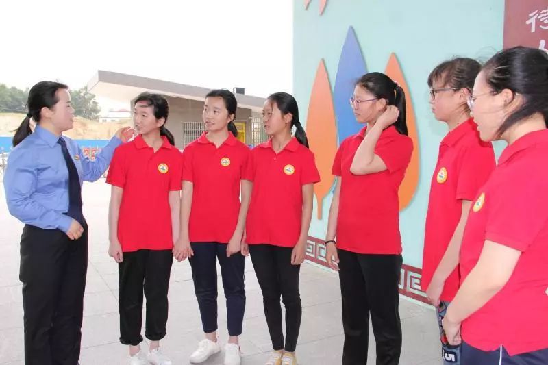 【在榜样的感召下】爱的路千万里