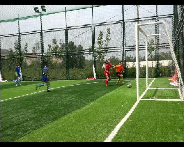 10岁女孩足球比赛,足球比赛十二岁女生