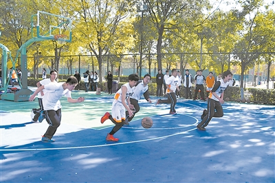 小学一周几节体育课,小学生一周几节体育课