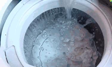 洗衣机加水有臭味怎么办,洗衣机污垢和霉菌