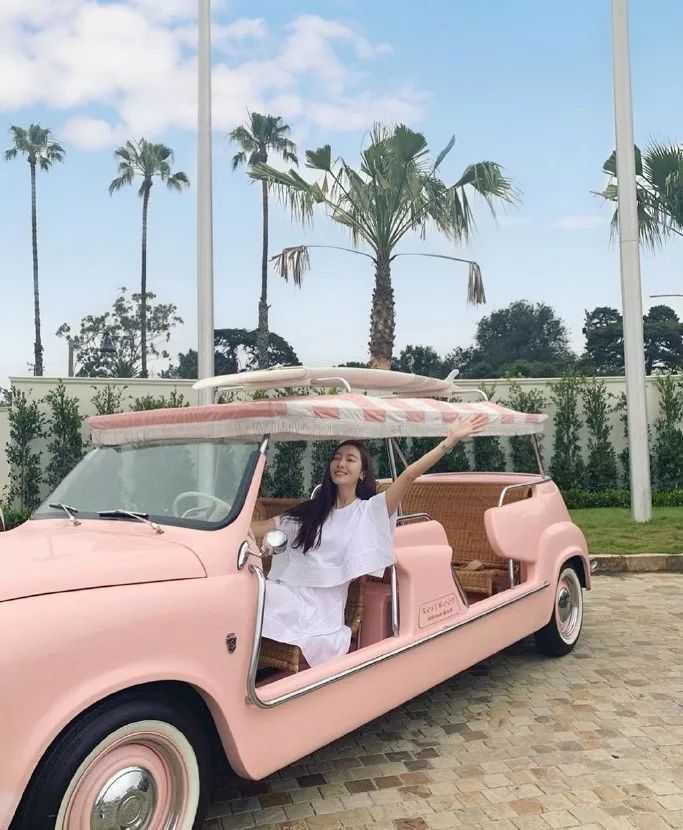 女明星的夏日旅行照,中国女明星穿夏日泳装秀