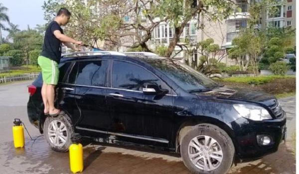 车身很脏正确的洗车步骤,灰尘多怎么洗车不伤车漆