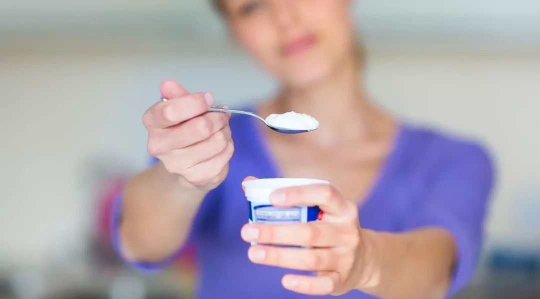 炭烧酸奶和普通酸奶哪个利于减肥,酸奶什么时候喝最好减肥效果最好