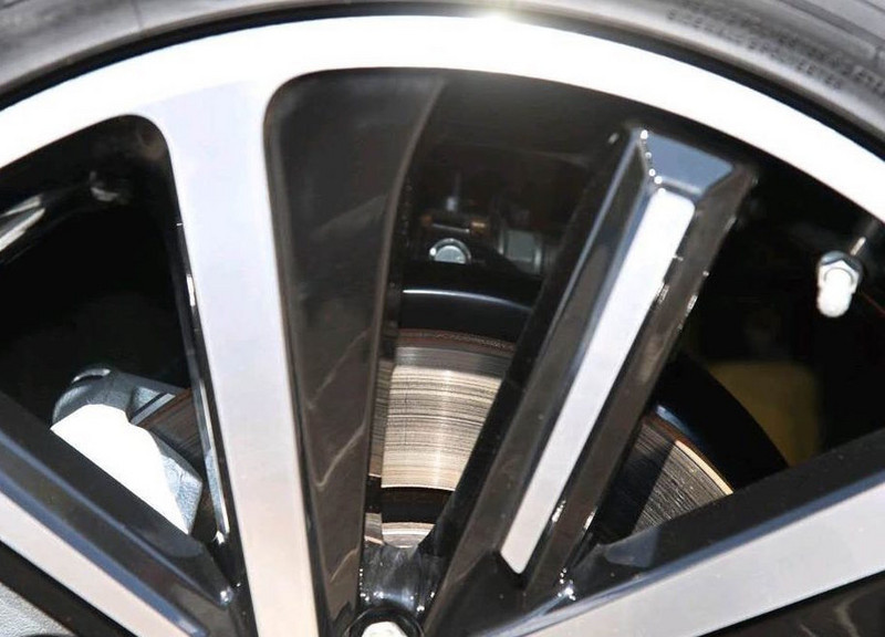 光看图片真是不行，奔腾T77实车太亮眼