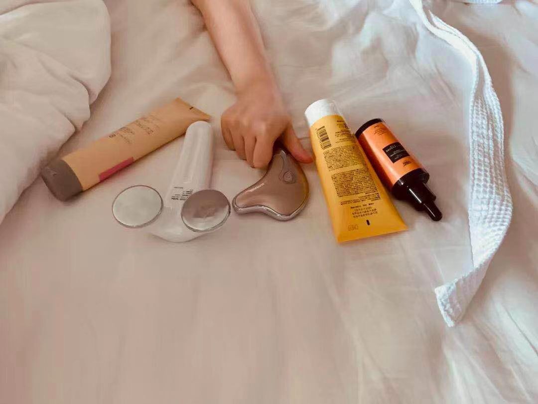 乐坛大佬组团关门“搞副业”，小清新入职报道狂减40斤？