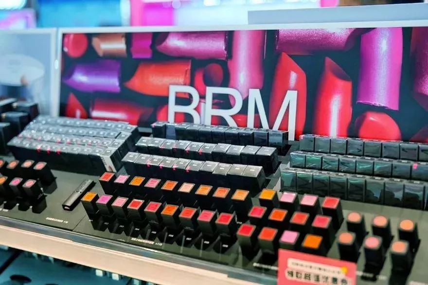 找到源头了！中国游客和代购原来是在这家日本药妆店里扫货到半夜