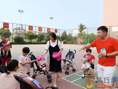 义诊送上门居民暖心窝,为居民义诊真情暖人心