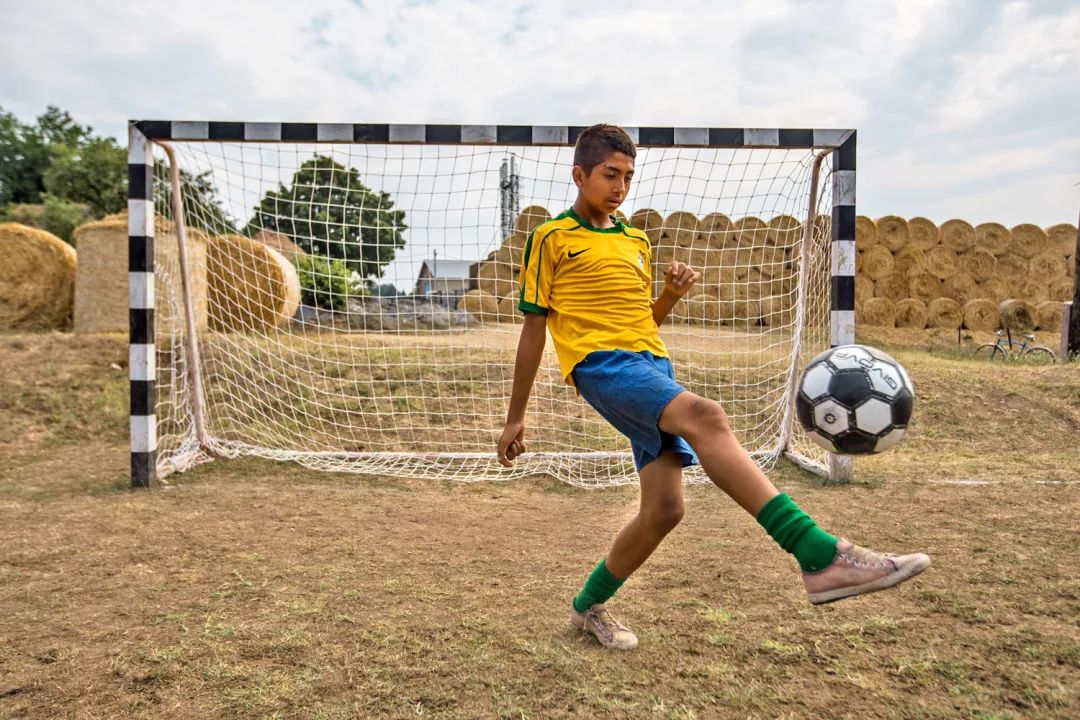 在绿茵场上的视频,在绿茵场上感受钢铁洪流