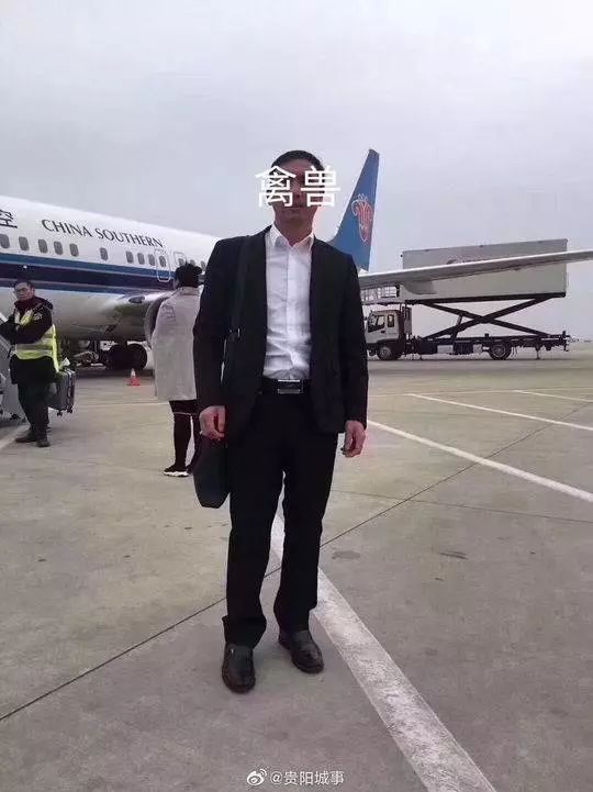 起底性侵养女案,拍案恶魔老师讲台上性侵女童21名